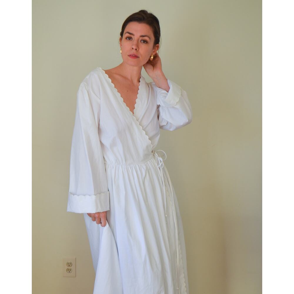 Vintage White Scalloped Wrap Dress Size Large